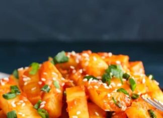 चिली पोटैटो रेसिपी घर पर बनाएं रेस्टोरेंट जैसा स्वाद और कुरकुरी डिश.