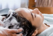 बाल धोने की सही फ्रीक्वेंसी हेयर टाइप और स्कैल्प के अनुसार जानें.