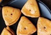 Badam Puri रेसिपी सर्दियों के लिए कर्नाटक की पारंपरिक मिठाई.