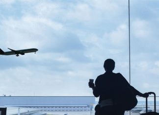 फ्लाइट बोर्डिंग गेट उड़ान से पहले 20 मिनट क्यों बंद होता है? | Why do airlines close boarding gate 20 minutes early Know the reason
