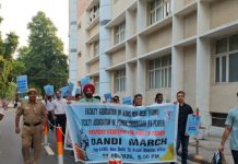 गांधी जयंती से पहले सड़क पर उतरे एम्स के सीनियर डॉक्टर, PMO की तरफ बढ़े, ये थी वजह