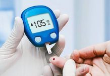 शुगर लेवल अचानक कम या ज्यादा हो जाए, तो क्या करें? डायबिटीज स्पेशलिस्ट से जानें जान बचाने के तरीके