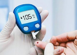 शुगर लेवल अचानक कम या ज्यादा हो जाए, तो क्या करें? डायबिटीज स्पेशलिस्ट से जानें जान बचाने के तरीके