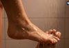 Bathing Mistakes Do not rub one foot against other while bathing according to Astrology and Ayurveda | क्या आप भी नहाते समय एक पैर को दूसरे पैर से रगड़ते हैं, अगर ऐसा करते हैं तो राहु बढ़ा देगा समस्या!