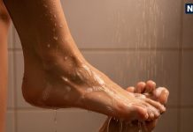 Bathing Mistakes Do not rub one foot against other while bathing according to Astrology and Ayurveda | क्या आप भी नहाते समय एक पैर को दूसरे पैर से रगड़ते हैं, अगर ऐसा करते हैं तो राहु बढ़ा देगा समस्या!