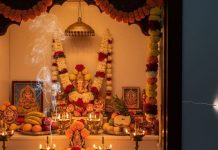 Do not keep these 5 things near temple: मंदिर के पास रखी ये 5 चीजें बनती हैं झगड़े की वजह! चेक कर लें आप भी हर कोना, नहीं तो बढ़ेगी दरिद्रता