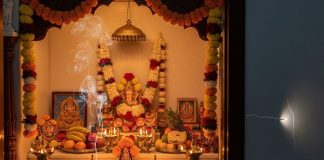 Do not keep these 5 things near temple: मंदिर के पास रखी ये 5 चीजें बनती हैं झगड़े की वजह! चेक कर लें आप भी हर कोना, नहीं तो बढ़ेगी दरिद्रता