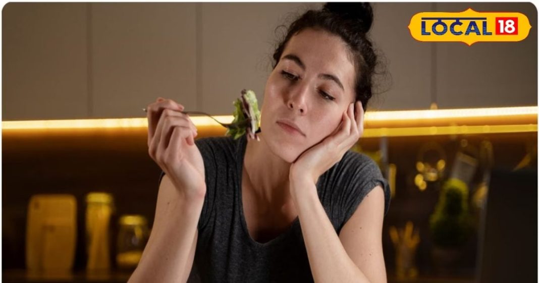 देर रात खाना खाने का नींद पर क्या होता है असर, जानें?