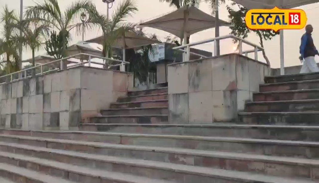 घाटों की चमक, नौका की सैर… सोनपुर गंगा घाट में बनी बनारस स्टाइल में सीढ़ियां, पर्यटक आने के बाद कह रहे हैं अरे वाह!