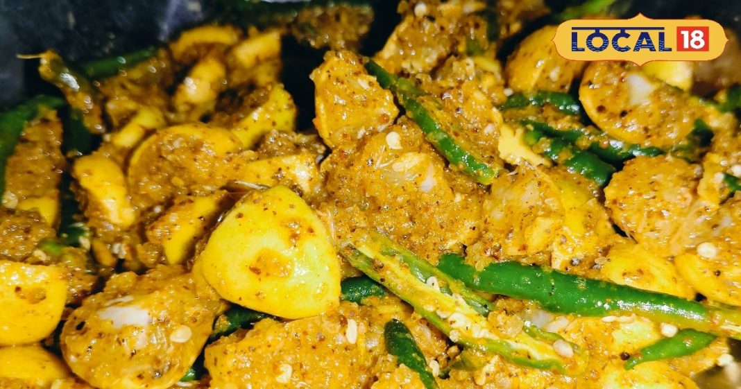 Lemon Pickle Recipe: मिर्च के साथ नींबू अचार रखने के कई फायदे, 80 साल की दादी ने बताई बेहद खास रेसिपी, जानें