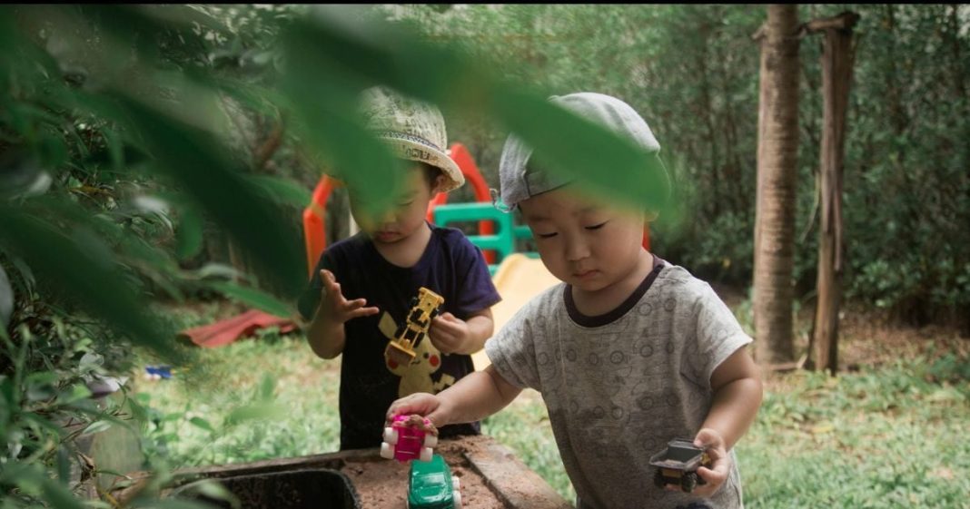 कीचड़ और मिट्टी में खेलने वाले बच्चे ज्यादा हेल्दी, जानें क्यों होता है ऐसा