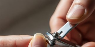 Nails Cutting Tips: इन 4 दिनों में नाखून काटने से आएगी गरीबी! अगर आप भी करते हैं यह गलती, तो तुरंत करें बंद