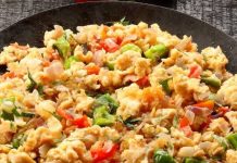 अंडे की भुर्जी रेसिपी हेल्दी और चटपटी डिश सिर्फ 2 मिनट में तैयार करें.