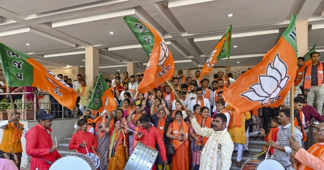 चुनाव जीतने के बाद पार्टियां कैसे करती हैं सेलिब्रेट, किस राज्य में बंटती है कौनसी मिठाई?