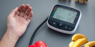 bp high me kya khaye: हाई BP कंट्रोल के लिए खाएं केला, चुकंदर, लहसुन और नारियल पानी