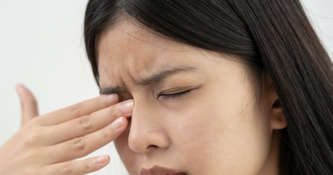 Which vitamin deficiency can cause eye problem: हेल्दी आंखों के लिए कौन सा विटामिन है जरूरी? किसकी कमी से आंखें होंगी खराब