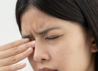 Which vitamin deficiency can cause eye problem: हेल्दी आंखों के लिए कौन सा विटामिन है जरूरी? किसकी कमी से आंखें होंगी खराब