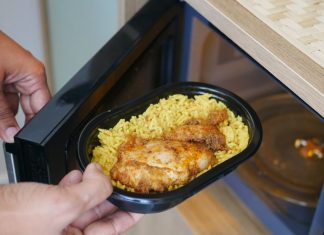 Is Reheating Food Dangerous Know the Health Risks | क्या बार-बार खाना गर्म करना खतरनाक है