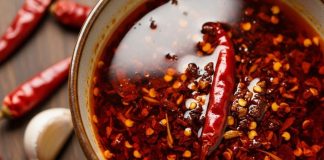 How to make chilli oil at home: घर पर चिली ऑयल बनाने का सिंपल तरीका