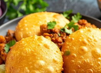 How to make perfect poori dough: पूड़ी के आटे में मिलाएं ये सफेद चीज, तलते वक्त नहीं सोखेंगी तेल