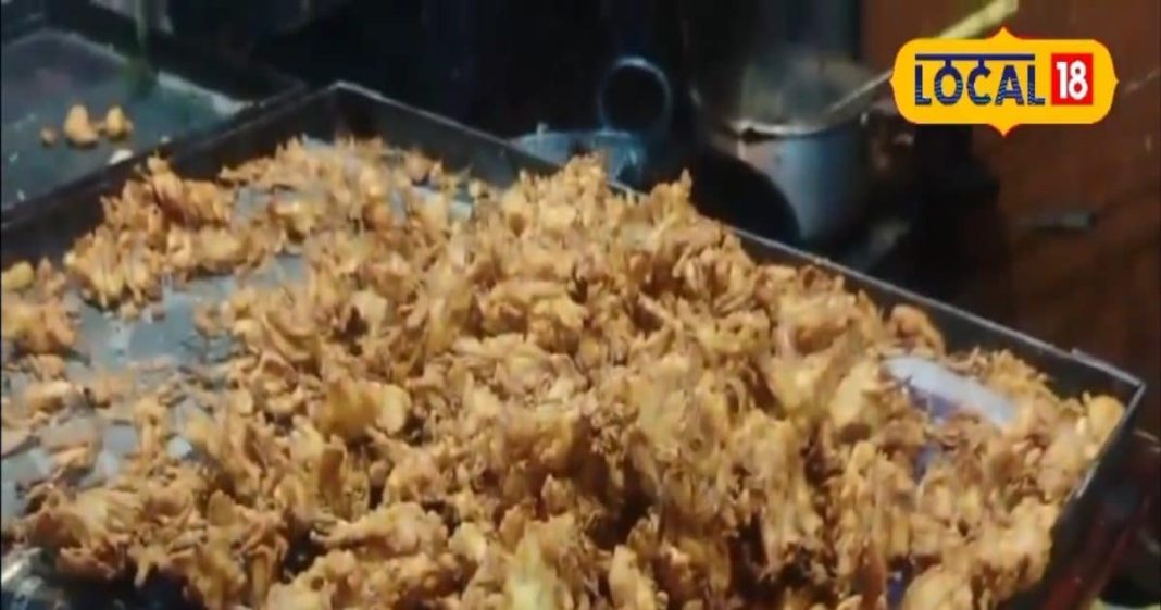 मऊ की इस पकौड़ी को खाने के लिए दूर-दूर से आते हैं लोग, स्वाद ऐसा कि खरीदने के लिए लगती है भारी भीड़