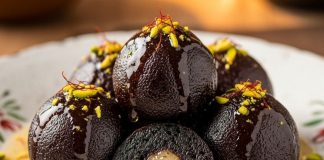 How to Make Kala Jamun at Home: घर पर हलवाई जैसी काले जामुन बनाने की रेसिपी