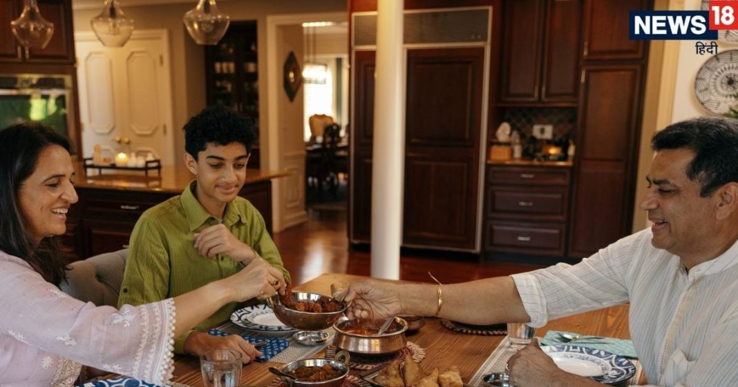 khana khate samay namak mangna chahie ya nahin | खाना खाते समय भूलकर भी ना मांगे यह एक चीज, चाहें भोजन के लिए जरूरी ही क्यों ना हो?