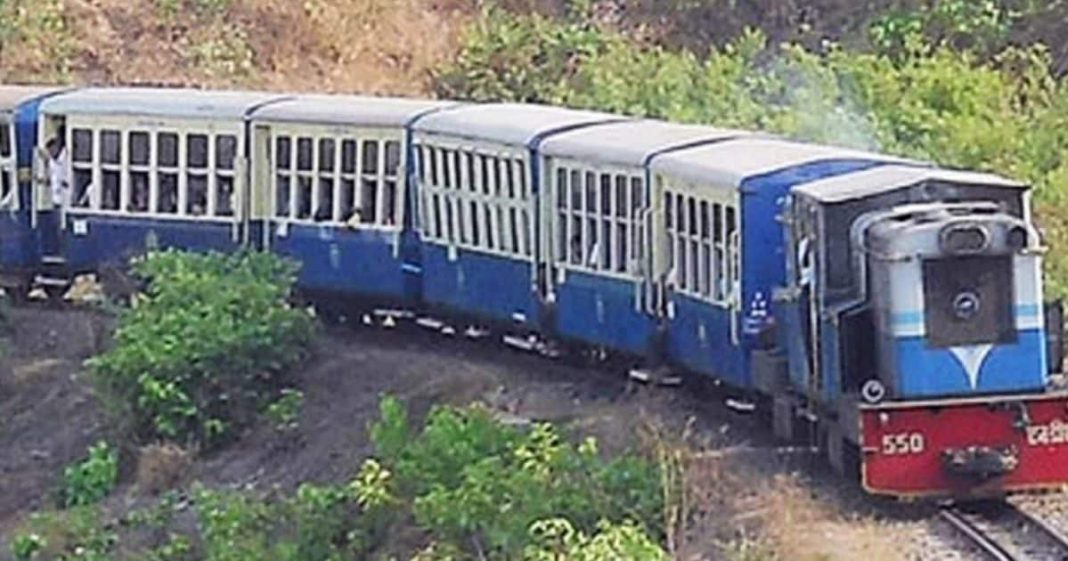 खत्म हुआ पर्यटकों का इंतजार, आपकी मनपसंद ट्रेन पांच महीने बाद दोबारा पटरी पर दौड़ी, सामान पैक करिए