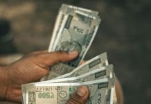 सड़क पर गिरे हुए पैसे उठाने चाहिये या नहीं? ये संकेत शुभ है या अशुभ, जानें क्या कहते हैं शास्त्र