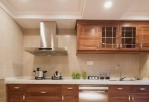 vastu tips for kitchen fix these things in your kitchen according to vastu shastra | सुख-शांति और समृद्धि के लिए किचन में आज ही फिक्स करें ये चीजें, वास्तु के ये छोटे से बदलाव दरिद्रता को करें दूर