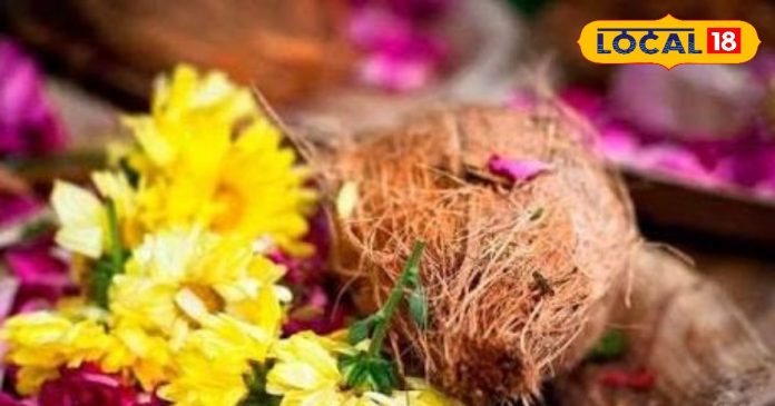 भूलकर भी न करें ये गलती! पूजा में फूल धोकर