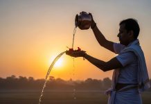 रविवार को ऐसे करें सूर्यदेव की पूजा, जल चढ़ाते समय रखें इन बातों का ध्यान, पूरी होगी मनोकामना