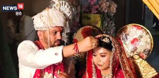 विदेशी मैम ने रचाई भारतीय छोरे से शादी, दुल्हन को ट्रांसलेट कर सुनाए 7 वचन, क्या आप जानते हैं इन वचनों का मतलब