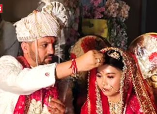 विदेशी मैम ने रचाई भारतीय छोरे से शादी, दुल्हन को ट्रांसलेट कर सुनाए 7 वचन, क्या आप जानते हैं इन वचनों का मतलब