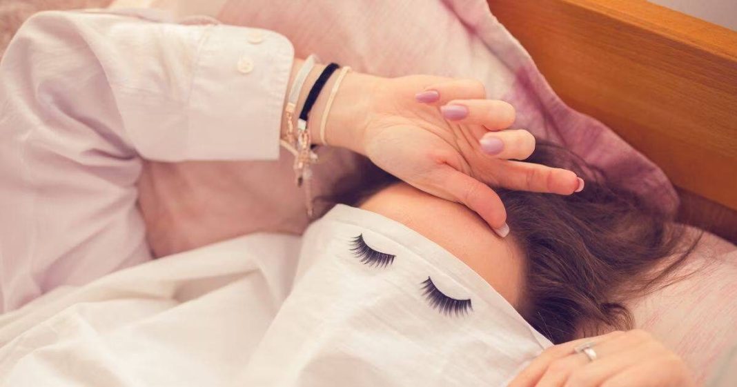 सर्दियों में कंबल से मुंह ढककर क्यों नहीं सोना चाहिए…सेहत के लिए हैं नुकसानदायक? एक्सपर्ट्स से जानें राय!