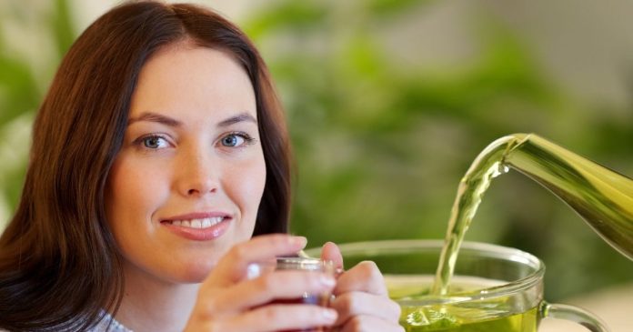 Green-Tea-side-effects-2025-12-888e69d7a325e3fe29a859dcf0c86903-16x9.jpg