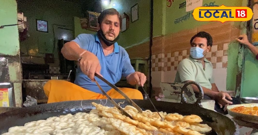 कभी चखी इस 100 साल पुरानी दुकान की जलेबी? अंदर कुरकुरी जाली, जाली में चाशनी, हर बाइट में मिठास का धमाका