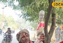 forgotten-sweet-makes-a-comeback-orange-stick-candy-stops-traffic-unique Taste, क्या आपको भी याद है ये ऑरेंज छड़ी वाली मिठाई? 10 रुपए में खट्टा-मीठा हो जाता मुंह, गाजीपुर की सड़कों पर फिर दिखा
