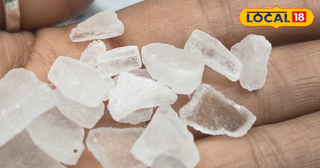 brass-camphor-used-prasad-to-medicines-like-vicks know health benefits, प्रसाद से लेकर विक्स जैसी दवाओं में काम आती है यह चीज, घर को बना देती है सुगंधित, जानें फायदे