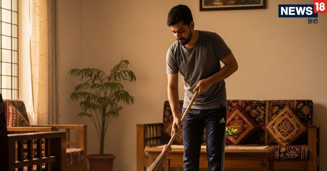 Is it auspicious or inauspicious for men to jhadu pocha home | पुरुषों का घर में झाड़ू-पोछा करना शुभ है या अशुभ, क्या माता लक्ष्मी हो जाती हैं नाराज? जानिए सच्चाई