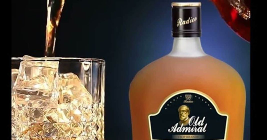Brandy History: दुनिया की लोकप्रिय शराब बनने का 800 साल का सफर, कभी दवा की तरह पीते थे इसे