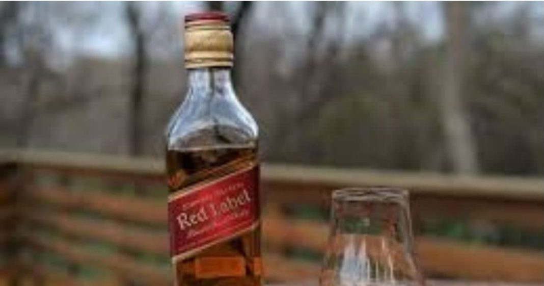 рднрд╛рд░рдд рдореЗрдВ рд╡реНрд╣рд┐рд╕реНрдХреА рдкреНрд░реЗрдорд┐рдпреЛрдВ рдХрд╛ рджрд┐рд▓ рдЬреАрддрдиреЗ рд╡рд╛рд▓реЗ рд╕реНрдХреЙрдЪ рдмреНрд░рд╛рдВрдб, рдЬрд╛рдиреЗрдВ рдХреМрди рд╣реИ рдЯреЙрдк рдкрд░