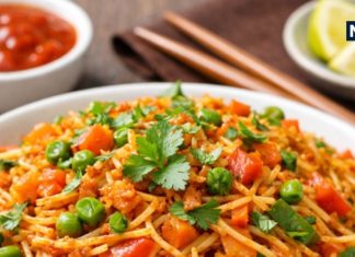 Schezwan Vermicelli Upma Recipe: वीकेंड ब्रेकफास्ट में बनाएं चटपटी शेजवान फ्राइड वर्मिसेली उपमा, आसान है रेसिपी