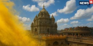 unique Shiv temple of maharashtra devotess play holi with haldi | importance and histroy of Shri Khandoba mandir | महाराष्ट्र के इस मंदिर में खेली जाती है हल्दी की होली, बिना राक्षस के दर्शन किए भगवान मार्तंड भैरव के दर्शन हैं अधूरे