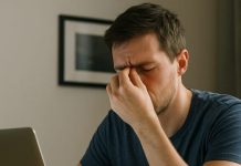 laptop eye pain reasons ye care tips । आंखों की देखभाल स्क्रीन से दर्द से बचने के आसान तरीके