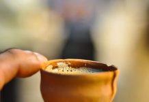 कुल्हड़ चाय का स्वाद और अनुभव क्यों है खास जानें इसके फायदे.