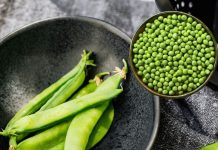 Matar ke chilke ke fayde: कूड़े में बेकार समझकर न फेकें मटर के छिलके, फायदे जान होंगे हैरान