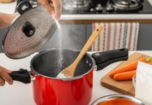 Carrot Barfi Recipe। घर पर गाजर की बर्फी कैसे बनाएं