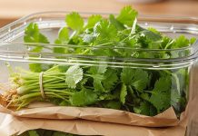 How to keep coriander fresh। फ्रिज में धनिया स्टोर करने की ट्रिक