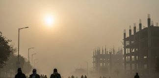 Noida Becomes Most Polluted City AQI 330 Turns Air Toxic Know How to Protect Yourself at Night,नोएडा में प्रदूषण बढ़ा: एयर क्वालिटी इंडेक्स 330, सेहत पर असर